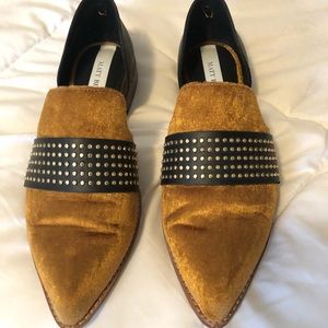 Gorgeous Matt Bernson Gold Studded Flats - size 7